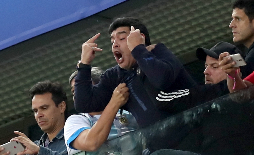 Емоциите на Диего Марадона по време на Аржентина - Нигерия