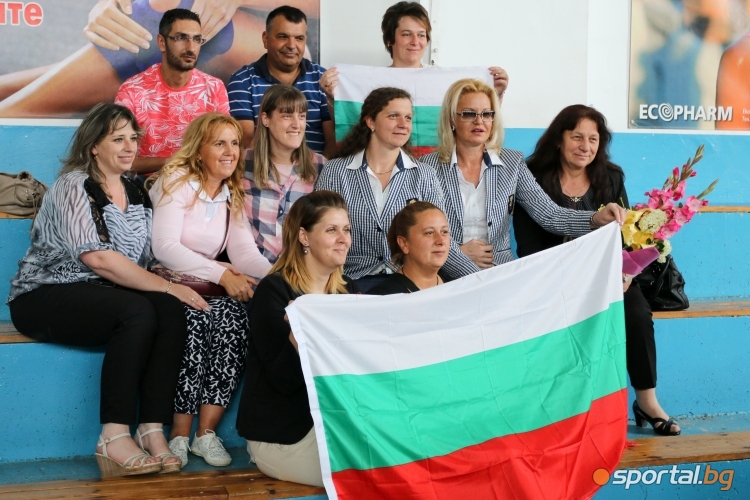 Стефка Костадинова връчи олимпийския медал на Милка Манева