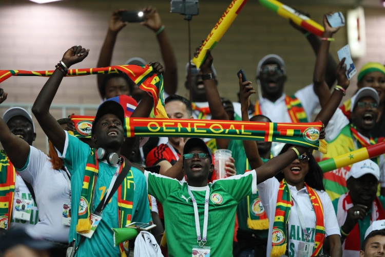 Феновете на Сенегал срещу Полша