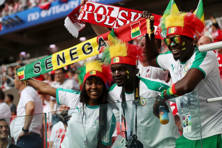  Феновете на Сенегал против Полша 