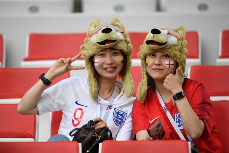 Феновете на Англия срещу Колумбия