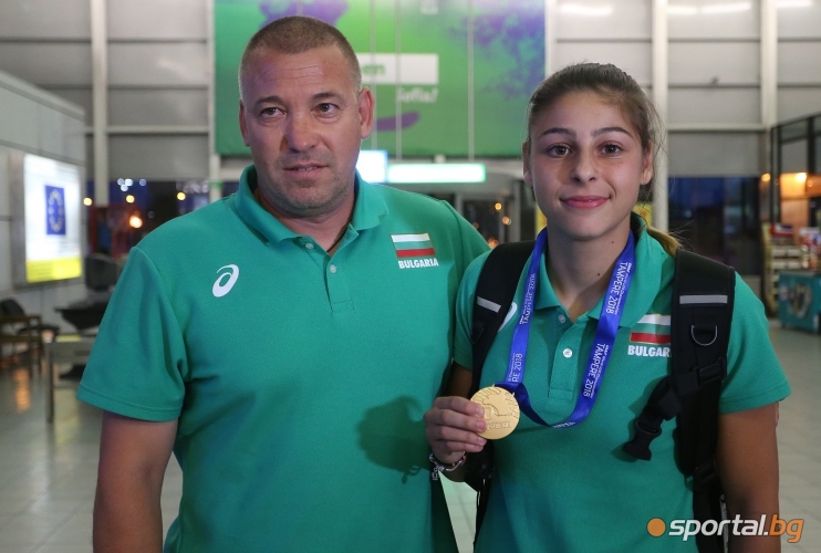   World champion Alexandra Nacheva returned to Bulgaria 
