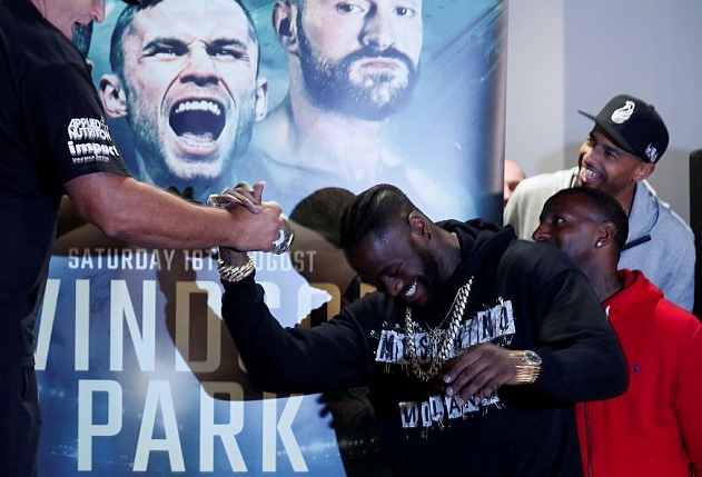  Тайсън Фюри и Франческо Пианета минаха през кантара в Белфаст 