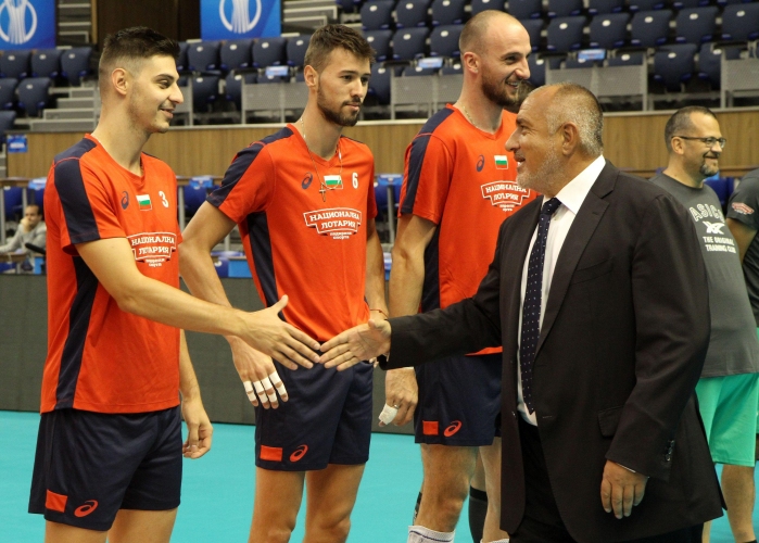  Бойко Борисов посети волейболните национали във Варна 