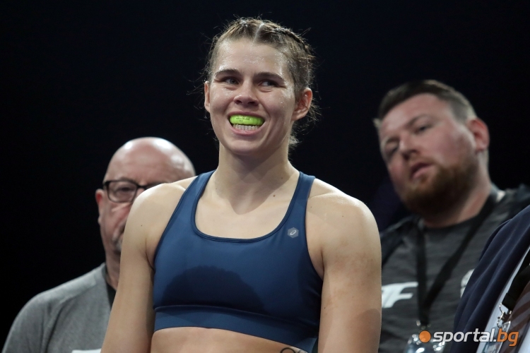  Савана Маршал - Янина Орозко 