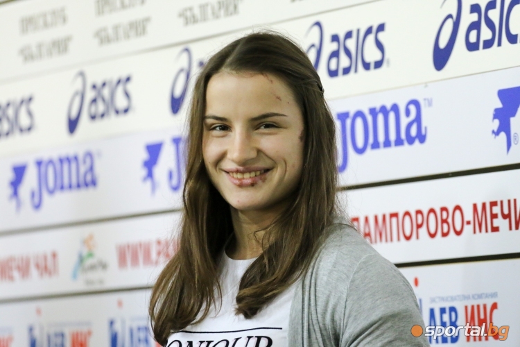  ПКФ на медалистите от Световното състезание по битка Тайбе Юсеин, Биляна Дудова и Кирил Милов 