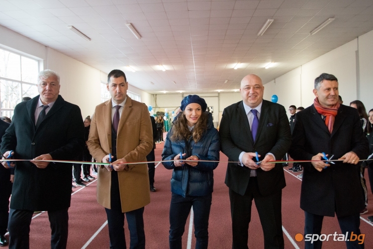  Министър Кралев откри атлетическата зала на стадион 