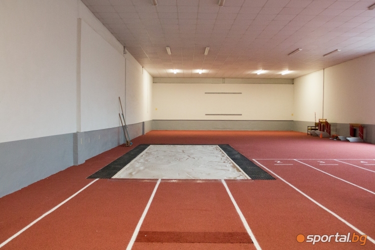  Министър Кралев откри атлетическата зала на стадион 