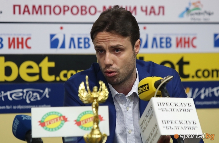  Наградиха волейбоният Нефтохимик за тим на месеца 