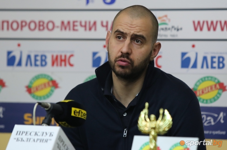  Наградиха волейбоният Нефтохимик за тим на месеца 