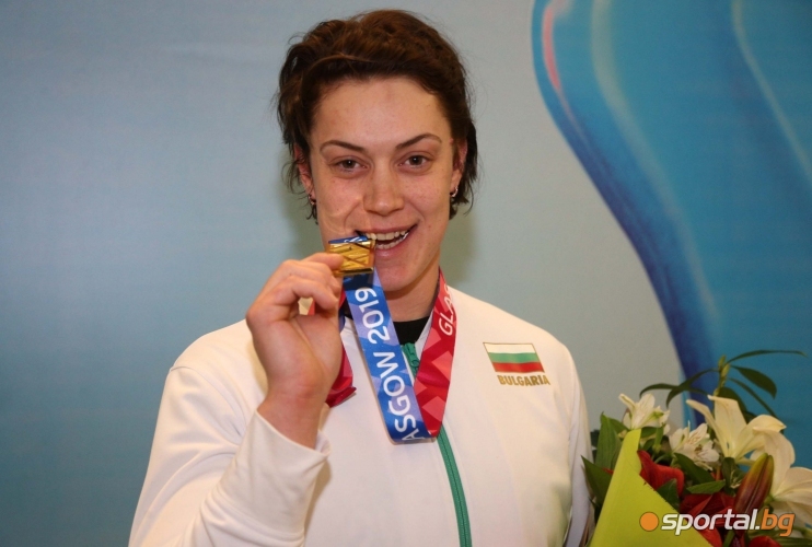  Европейската шампионка Радослава Мавродиева се завърна в България 