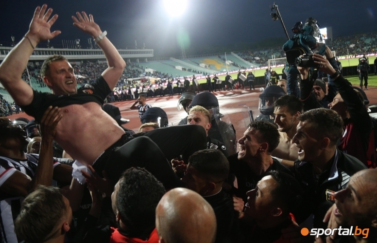  Радостта на Локомотив след мача 