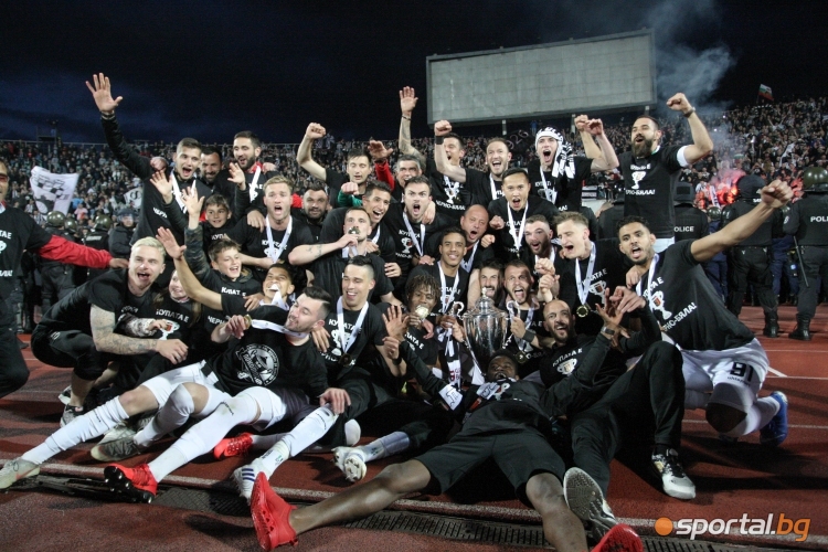  Радостта на Локомотив след мача 