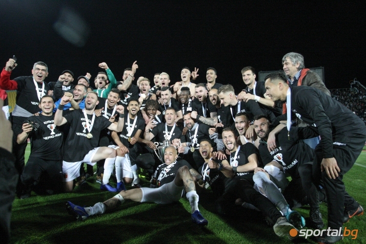  Радостта на Локомотив след мача 