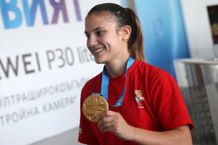  Златната медалистка в каратето Ивет Горанова се прибра в София 