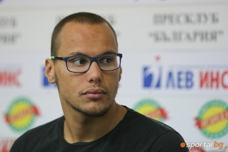  Плувецът Антъни Иванов е състезател номер едно на месеца 