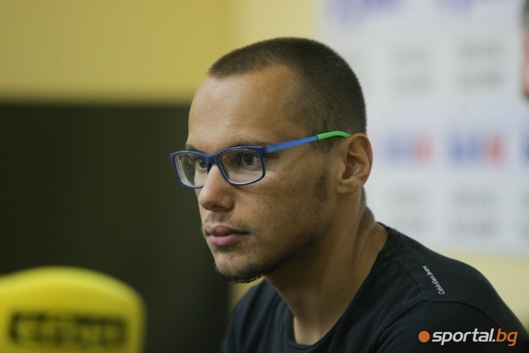  Плувецът Антъни Иванов е състезател номер едно на месеца 