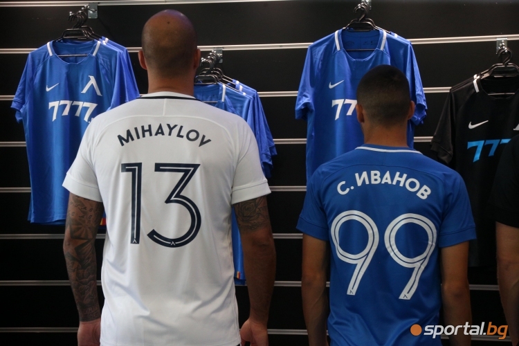  Левски показа новите екипи 