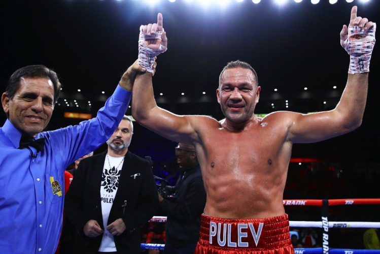  Кубрат Пулев с безапелационна победа над коравия Букър в Калифорния 