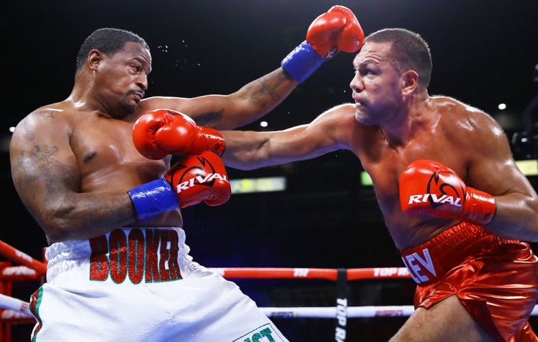  Кубрат Пулев с безапелационна победа над коравия Букър в Калифорния 