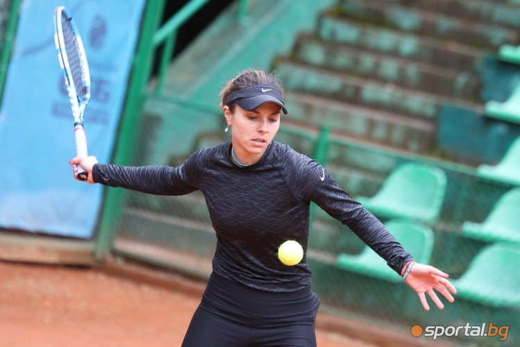Открита тренировка на тенисистите Виктория Томова, Изабела Шиникова и Александър Лазаров