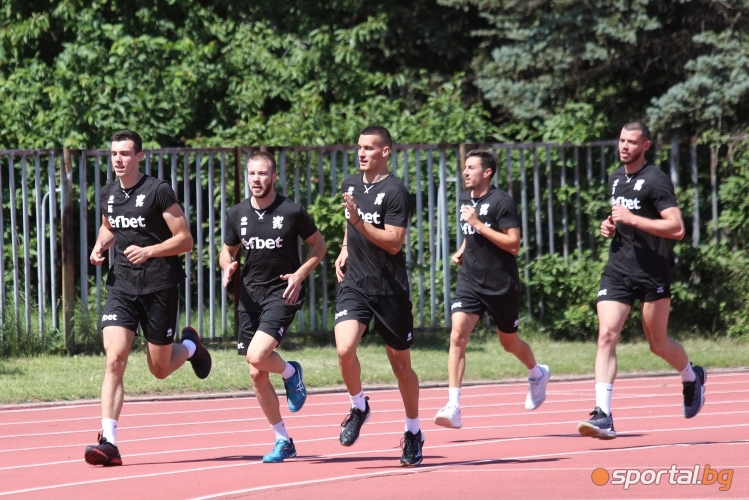  Тренировка на националите по волейбол 