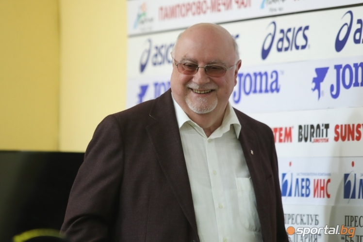  Константин Баждеков и Емил Спасов разясняват вероятните пътища за излизане от рецесията в Левски 