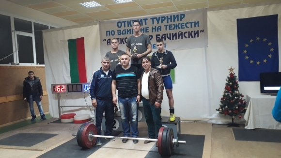  Плеяда величия събра шампионат по щанги в Кнежа 