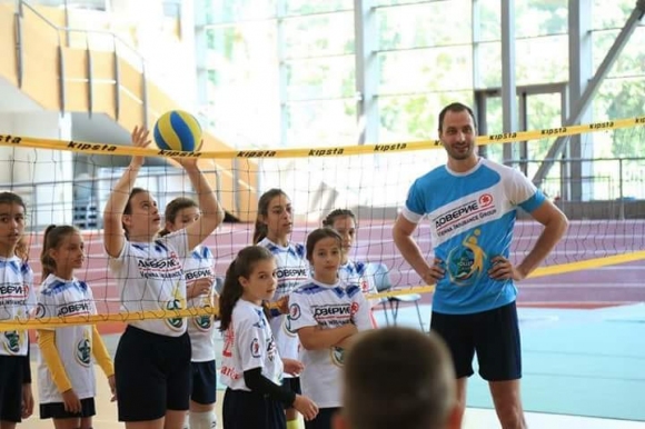  Звездата на международния волейбол Матей Казийски тренира млади очаквания в &quot;Камчия&quot; (видео + снимки) 