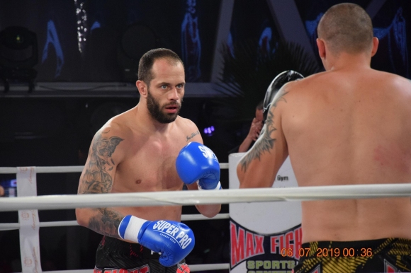 Деян Топалски с победа на Max Fight 43
